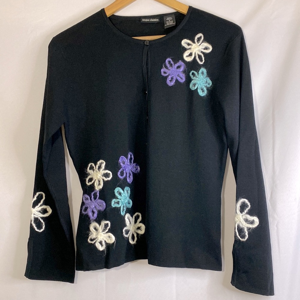 Mint and beautiful cardigan with such a special design - size medium -